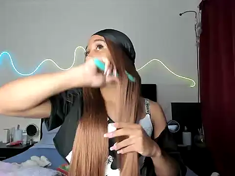 Snapshot of YourDreamReal chatting on 02/11/26, 03:28 YourDreamReal online show from 02/11/26, 03:28