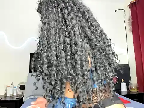 Snapshot of YourDreamReal chatting on 02/16/26, 11:35 YourDreamReal online show from 02/16/26, 11:35