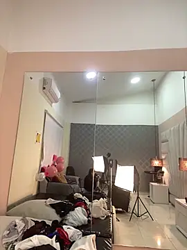 JuliaaVega online show from 02/12/26, 12:05