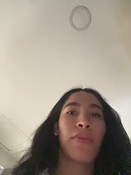 JuliaaVega online show from 04/14/26, 12:54