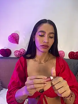 JuliaaVega online show from 02/11/26, 12:05