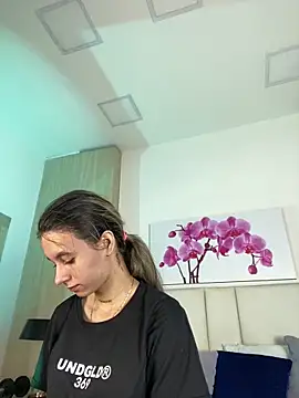 JuliaColemann online show from 05/28/26, 12:00