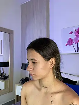 Snapshot of JuliaColemann chatting on 07/06/26, 12:01 JuliaColemann online show from 07/06/26, 12:01