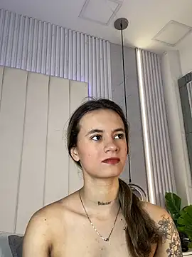 JuliaColemann online show from 04/25/26, 11:57