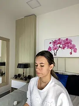 Snapshot of JuliaColemann chatting on 06/20/26, 11:48 JuliaColemann online show from 06/20/26, 11:48