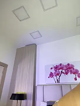 JuliaColemann online show from 05/30/26, 12:00