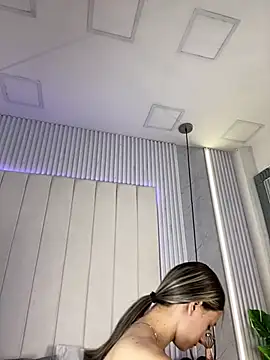 JuliaColemann online show from 04/12/26, 11:46