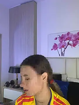 Snapshot of JuliaColemann chatting on 07/03/26, 12:00 JuliaColemann online show from 07/03/26, 12:00