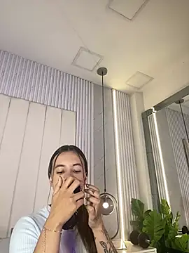JuliaColemann online show from 05/20/26, 12:02