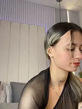 JuliaColemann online show from 03/31/26, 12:07