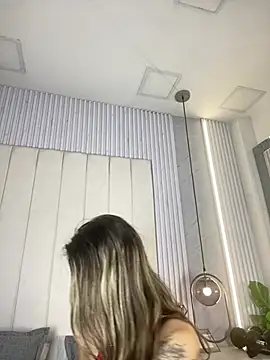 JuliaColemann online show from 04/23/26, 12:00
