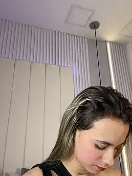 JuliaColemann online show from 04/02/26, 12:01