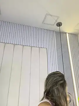 JuliaColemann online show from 05/13/26, 12:01