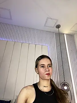 Snapshot of JuliaColemann chatting on 02/08/26, 12:14 JuliaColemann online show from 02/08/26, 12:14