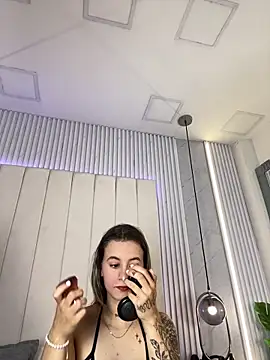 JuliaColemann online show from 04/04/26, 12:01