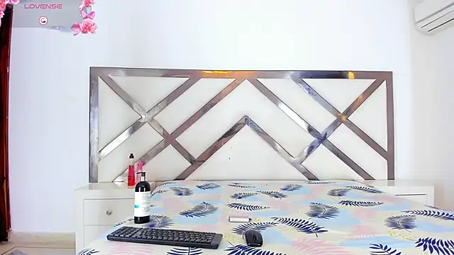 Snapshot of tifanibrown chatting on 02/17/26, 01:52 tifanibrown online show from 02/17/26, 01:52