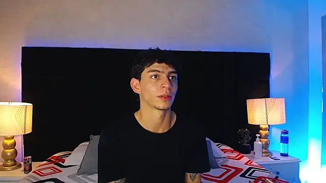 Logan Woods online show from 02/18/26, 01:25