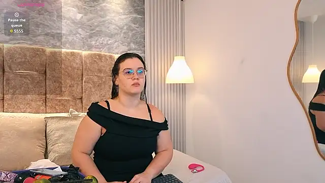 zoe hugeboobs online show from 03/04/26, 12:02