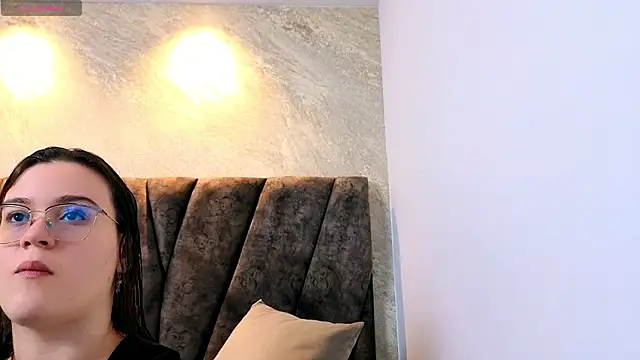 zoe hugeboobs online show from 02/25/26, 12:05