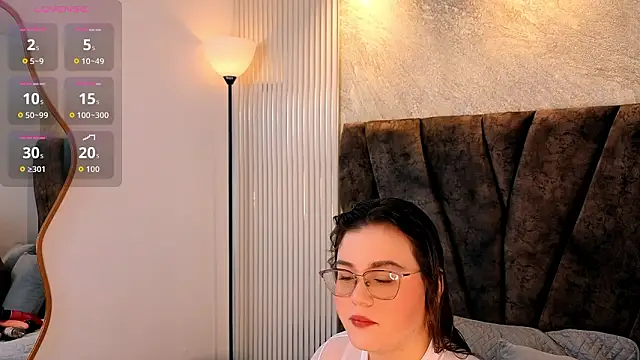 zoe hugeboobs online show from 02/04/26, 12:11