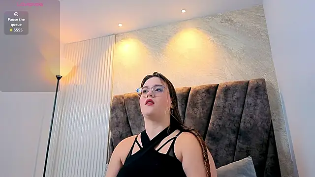 zoe hugeboobs online show from 02/11/26, 12:05