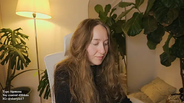 Snapshot of Scarlett_NoirMuse chatting on 02/13/26, 02:33 Scarlett NoirMuse online show from 02/13/26, 02:33