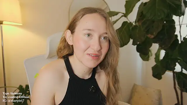 Snapshot of Scarlett_NoirMuse chatting on 02/17/26, 04:37 Scarlett NoirMuse online show from 02/17/26, 04:37