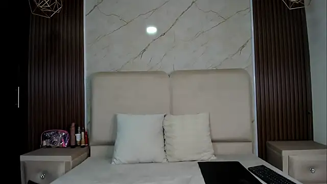 Snapshot of PalomaAguilarx69 chatting on 02/18/26, 01:47 PalomaAguilarx69 online show from 02/18/26, 01:47