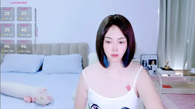 Snapshot of 10ve1y chatting on 06/17/26, 03:28 10ve1y online show from 06/17/26, 03:28