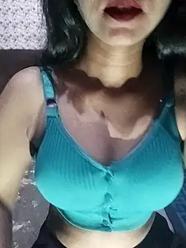Snapshot of Ayesha_Khan1 chatting on 04/16/26, 10:34 Ayesha Khan1 online show from 04/16/26, 10:34