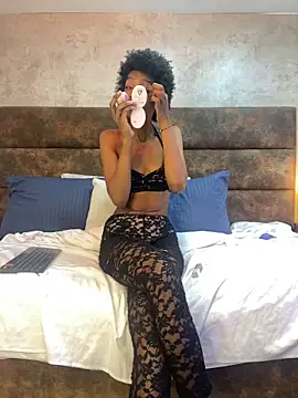 Afrodita Greenn online show from 05/05/26, 12:30