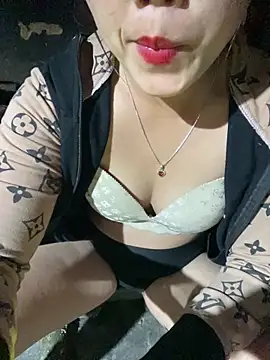 Snapshot of Lonasex99 chatting on 02/04/26, 12:33 Lonasex99 online show from 02/04/26, 12:33