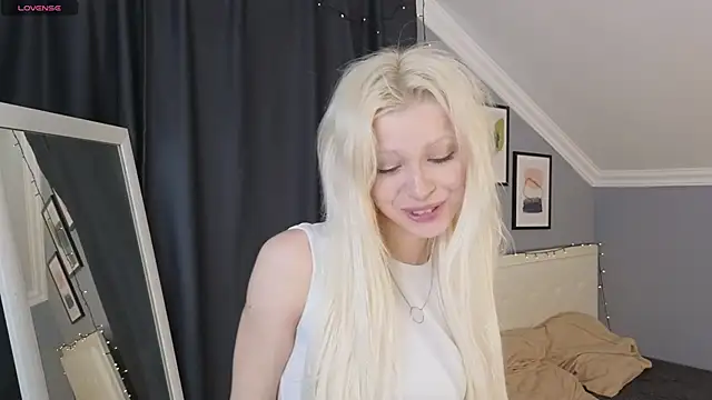 Naomi Demio online show from 04/04/26, 12:34