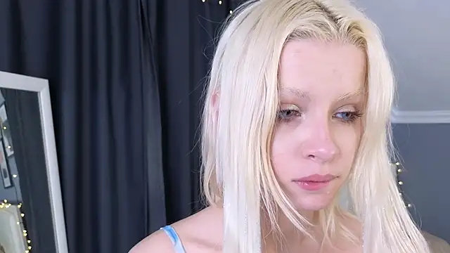 Naomi Demio online show from 03/19/26, 01:22