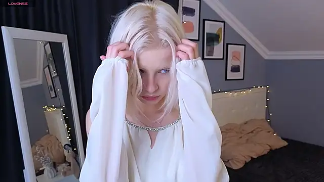 Naomi Demio online show from 03/25/26, 12:37