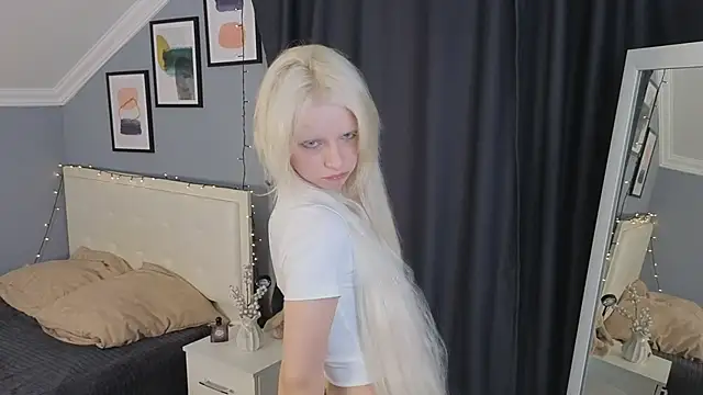 Naomi Demio online show from 03/11/26, 11:37