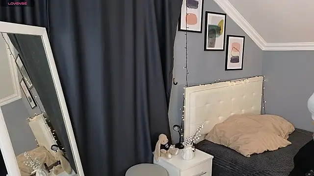 Naomi Demio online show from 03/27/26, 12:17