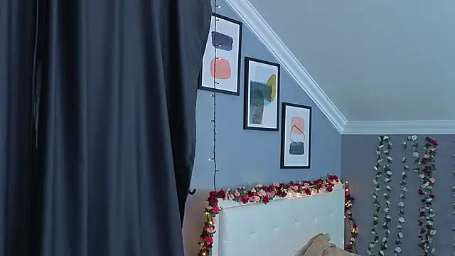 Naomi Demio online show from 05/03/26, 12:20