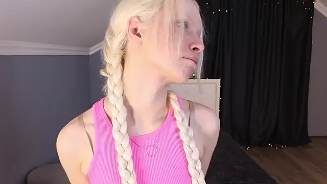 Naomi Demio online show from 02/25/26, 09:20