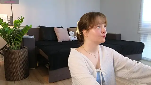 MillaKowal online show from 04/05/26, 12:23