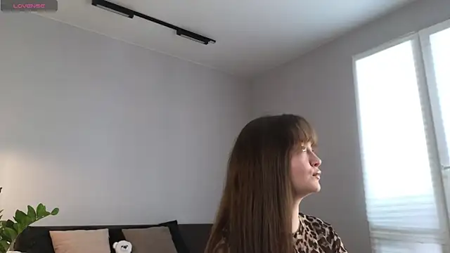 MillaKowal online show from 04/11/26, 04:20