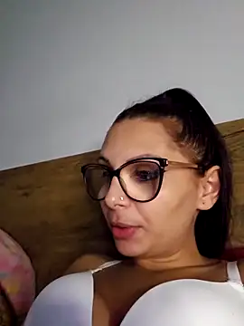 HiddendesireXO01 online show from 02/17/26, 08:28