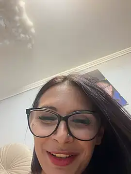 Snapshot of HiddendesireXO01 chatting on 06/27/26, 07:42 HiddendesireXO01 online show from 06/27/26, 07:42