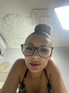 Snapshot of HiddendesireXO01 chatting on 07/14/26, 07:20 HiddendesireXO01 online show from 07/14/26, 07:20