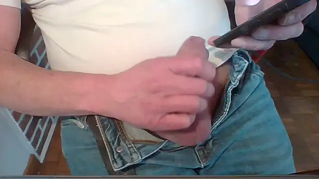 Snapshot of ludowrss chatting on 04/10/26, 12:23 ludowrss online show from 04/10/26, 12:23