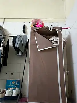 Pinks cool online show from 03/25/26, 03:44