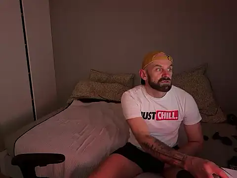 Snapshot of TacticalXXL7 chatting on 04/14/26, 12:32 TacticalXXL7 online show from 04/14/26, 12:32