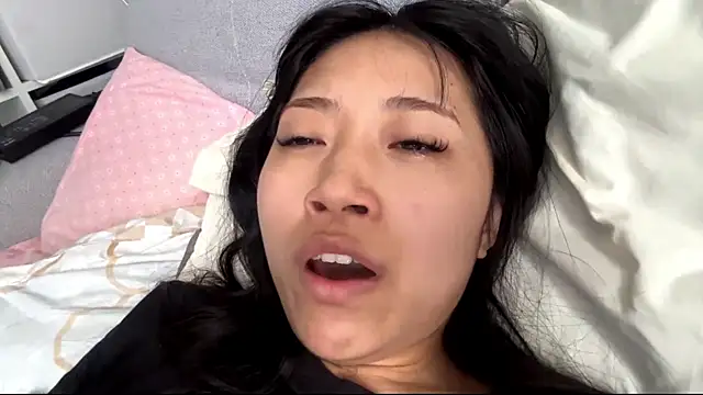 SweetMiaXO online show from 04/28/26, 10:14