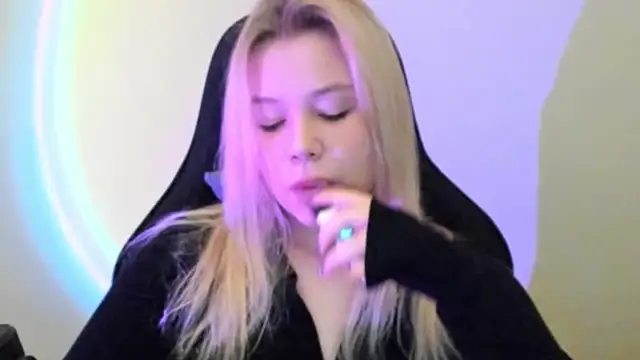 Snapshot of Lulu_Di chatting on 02/21/26, 05:09 Lulu Di online show from 02/21/26, 05:09