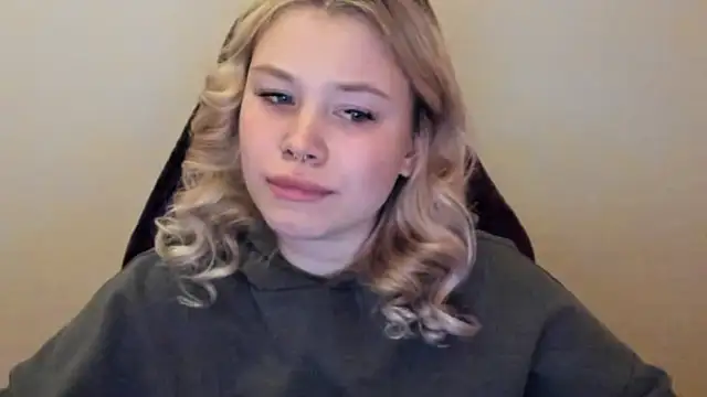 Snapshot of Lulu_Di chatting on 02/04/26, 11:44 Lulu Di online show from 02/04/26, 11:44